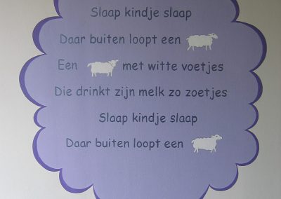 muurschildering babykamer schaapjes tellen