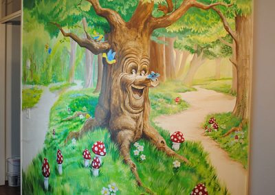 muurschildering kinderkamer sprookjesboom